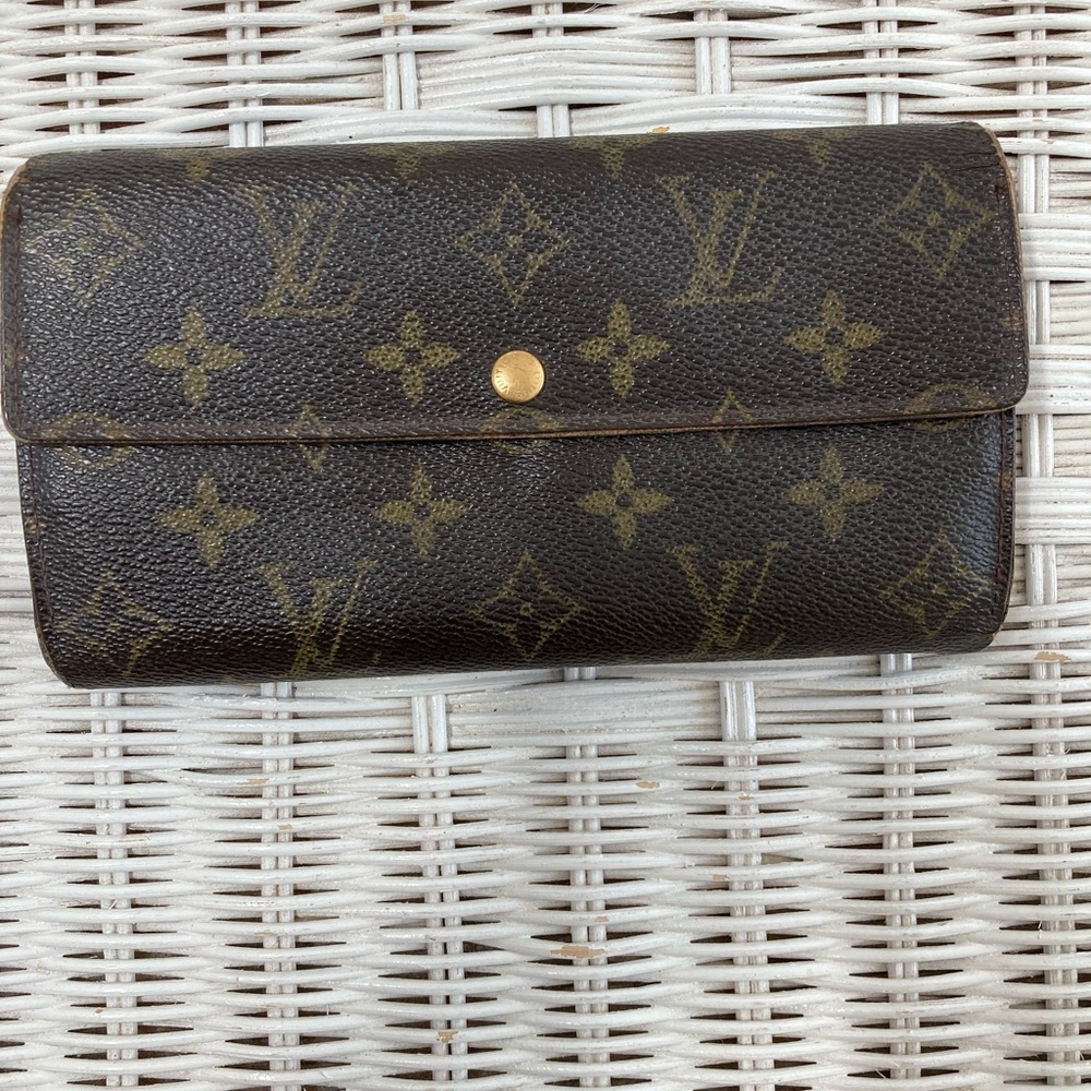 Louis Vuitton Sarah leather wallet. Used condition